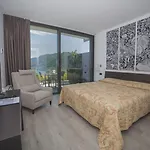 Vista 4* Como